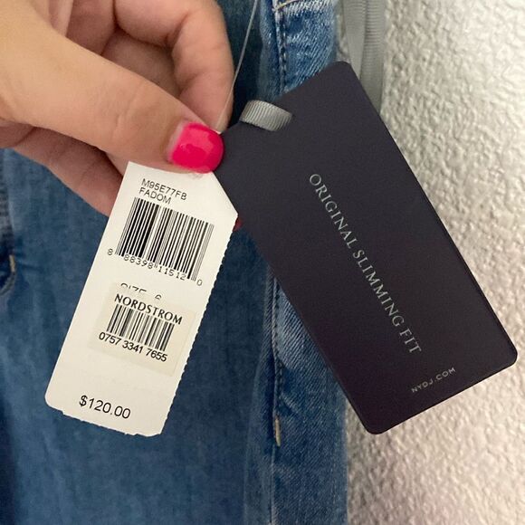 NWT- NYDJ- skinny slimming jeans with Ombre hem- Size 6 - Picture 6 of 11